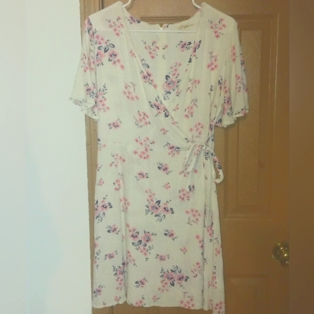 Rewind L White and Floral Wrap Dress